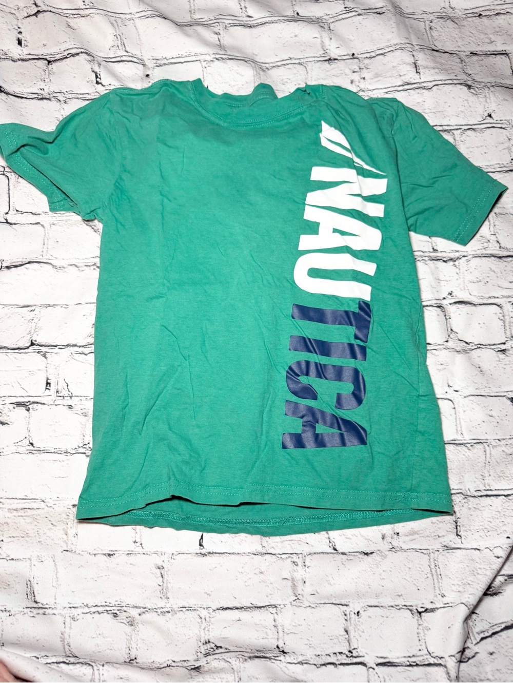 Nautica. Green graphic T-shirt. Size M (10/12)